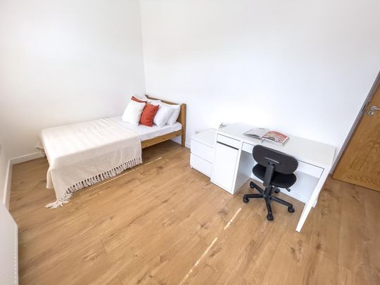 4 bedroom terraced house to rent - Photo 1