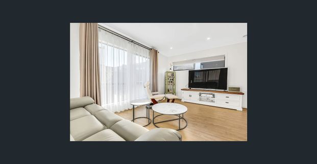 Stylish Townhouse in a Prime Craigieburn Location! - Photo 1