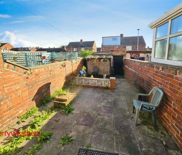 2 bedroom end of terrace house to rent - Photo 3