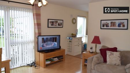 Room for rent in 2-bedroom apartment in Swords in Dublin - Photo 5