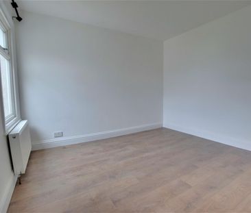 Kings Avenue, Watford - Photo 6