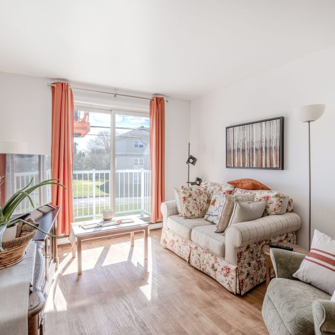 3½ Apartment For Rent — Available March - Photo 1