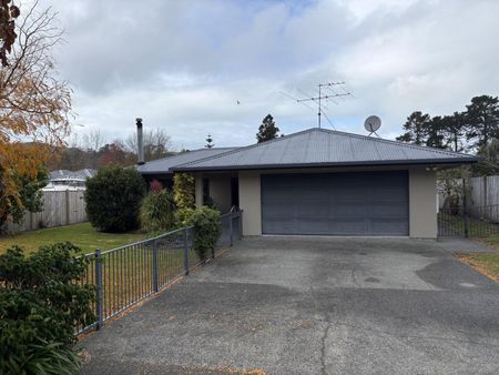 Family living on Riverside - Photo 3