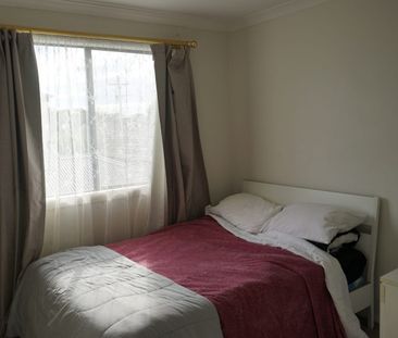 Modern three bedroom townhouse in a great location! - Photo 4