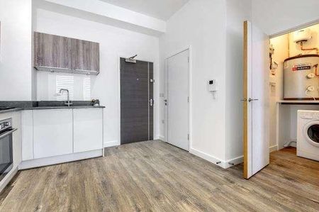 Swindon, Wiltshire, SN2 - Photo 4