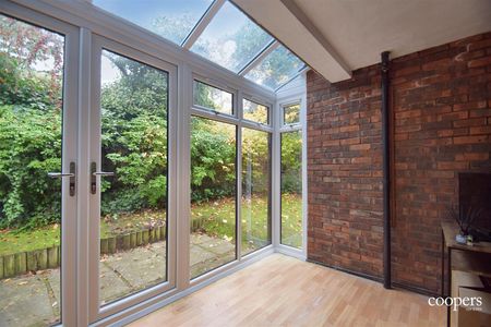 Woodlea Grove, Northwood, HA6 - Photo 2