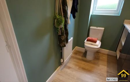 2 bed Flat in 50 Dymock Street , London, SW6 3HA - Photo 5
