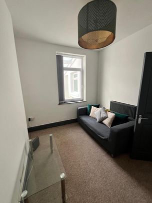 3 bedroom flat to rent - Photo 1