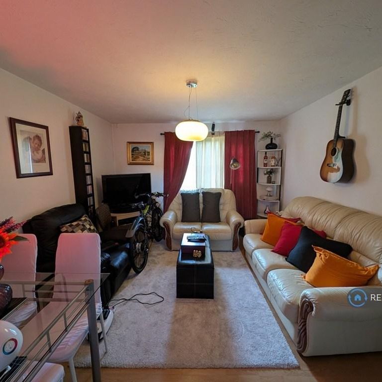 1 bedroom in a flat share to rent - Photo 1
