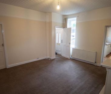 2 bedroom end of terrace house to rent - Photo 4