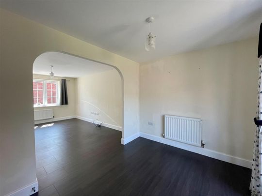 4 bedroom House To Let - Photo 1