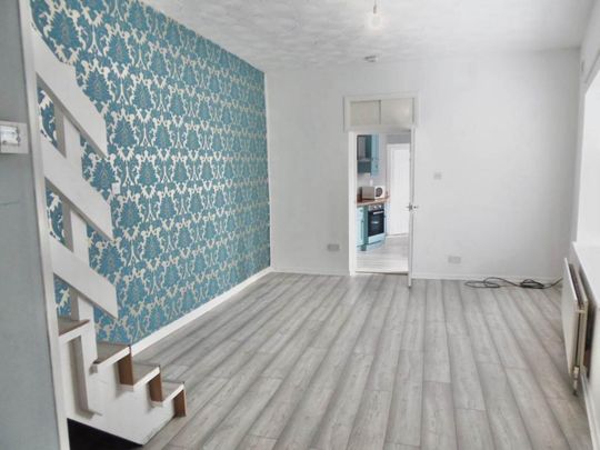 3 bedroom end of terrace house to rent - Photo 1