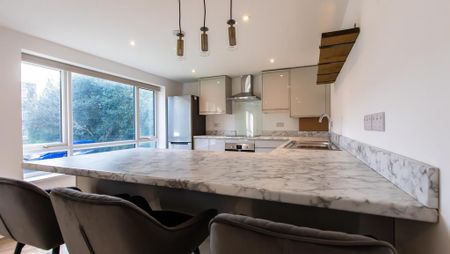 3 bedroom flat to rent - Photo 4