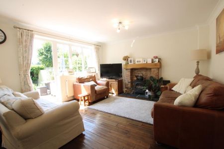 4 bedroom detached house to rent - Photo 4