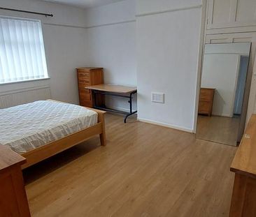 4 bedroom semi-detached house to rent - Photo 1