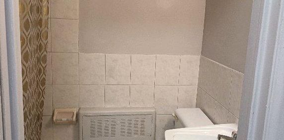 logement à louer 21/2 poêle, frigo inclus. chauffage électricité et eau chaude inclus. Pas d'animaux - Photo 2