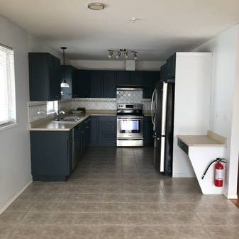 Very Nice 3 Bedroom Upper Suite - Photo 3