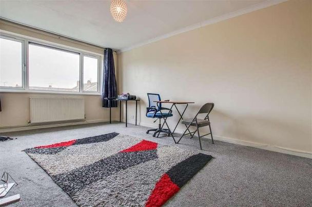 Southmead Crescent, Cheshunt, EN8 - Photo 1