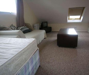 Bedroom Detached House In Bournemouth, BH9 - Photo 3