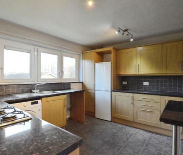 3 bedroom flat to rent - Photo 5