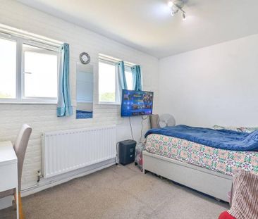 3 bedroom flat to rent - Photo 2