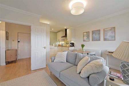 Beautifully presented one bedroom apartment in a gated Windsor development with parking. - Photo 2