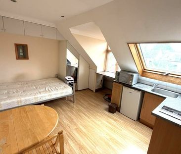 Studio Flat, Station Road, N3 - Photo 1