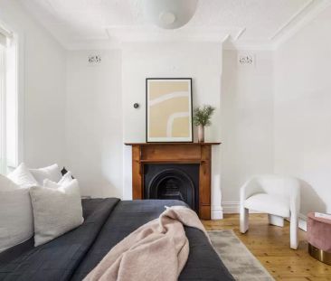 Two-bedroom semi in prime village location - Photo 6