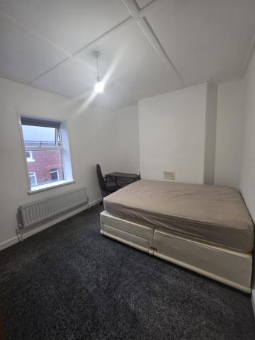 3 bedroom terraced house to rent - Photo 3