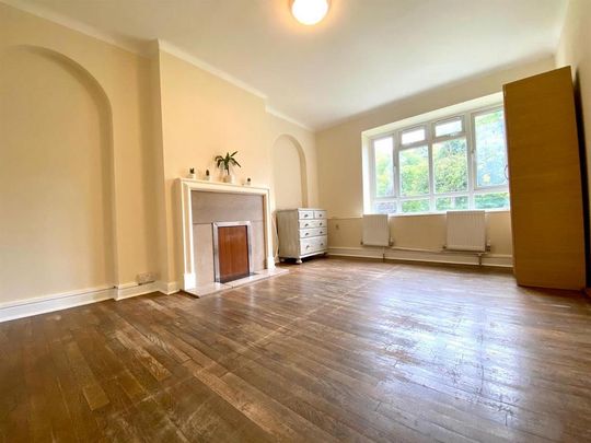 4 bedroom flat to rent - Photo 1