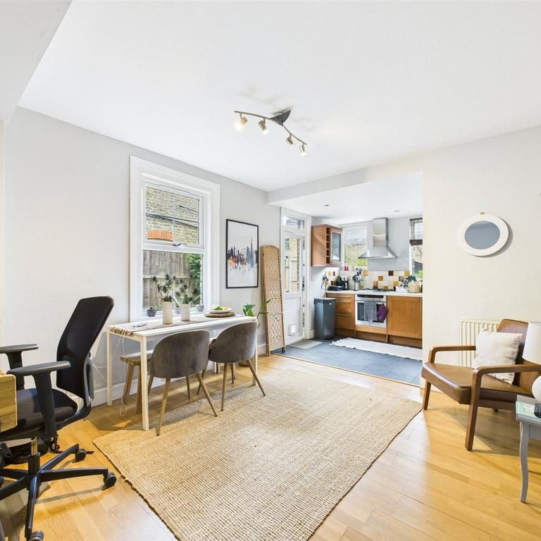 2 bedroom maisonette to rent - Photo 1