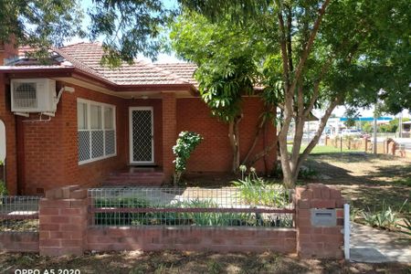 THREE BEDROOM FAMILY HOUSE IN SOUTH DUBBO - Photo 2