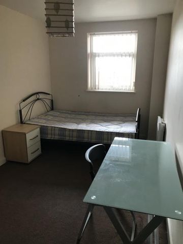 2 bedroom flat share to rent - Photo 2