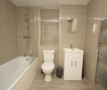 3 bedroom flat to rent - Photo 6
