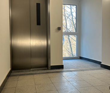 Zentrale 2-Zimmer-Wohnung im Hochhaus – modernisiert & lichtdurchfl... - Photo 1