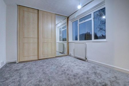 4 bedroom semi-detached house to rent - Photo 2