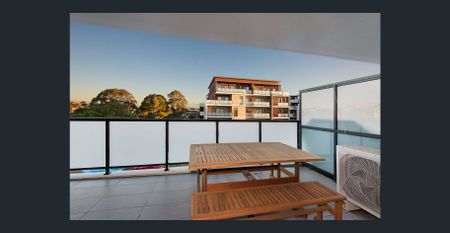 Near new stylish two bedroom apartment - Photo 5