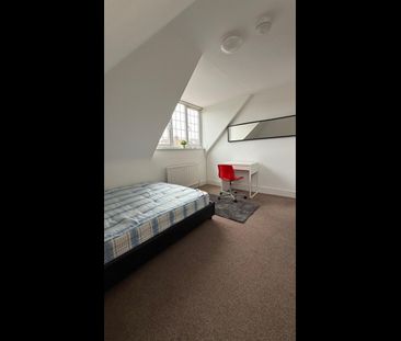 Room in a Shared Flat, Chesterfield Court, NW11 - Photo 5