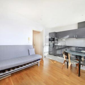 1 bedroom flat in Sheen - Photo 2