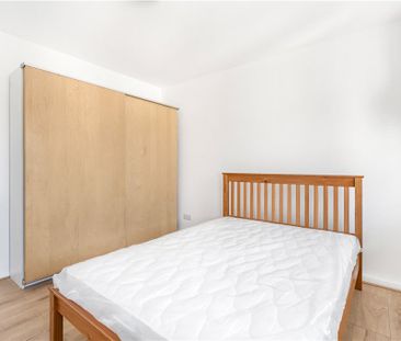 Sunningdale Close, London, SE16 3BU - Photo 2