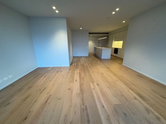 Spectacular Marina Apartment - Photo 1
