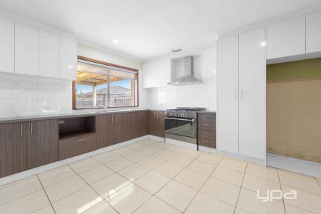 “Charming Family Home for Rent in Sunshine West” - Photo 2