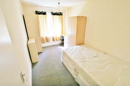 3 Bed Flat, Orchard Lodge, LS6 - Photo 3