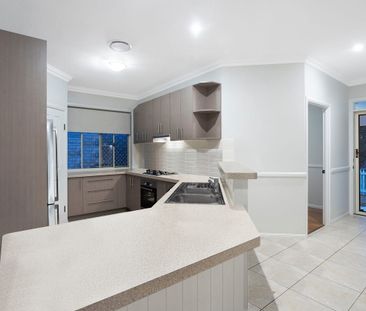 MODERN 3 BEDROOM HOME WITH DUCTED AIRCON & SOLAR - Photo 6