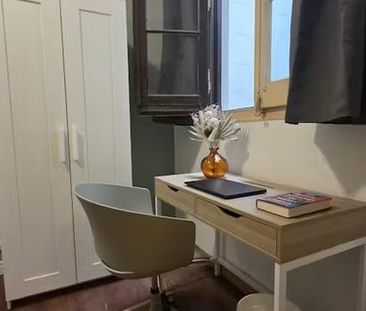 Carrer del Comte d'Urgell, Barcelona, Catalonia 08011 - Photo 2