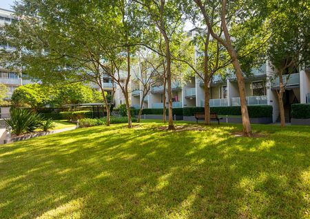 Stunning One Bedroom in Rosebery - Photo 2