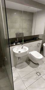 Modern Two-Bedroom Apartment Surrounded by Parkland and Urban Convenience - Photo 3