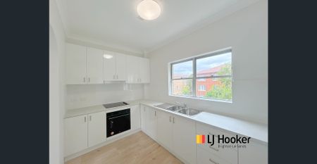 BRIGHT RENOVATED MIDDLE FLOOR 2 BEDROOM APARTMENT- CLOSE TO BEACH & SHOPS - Photo 5