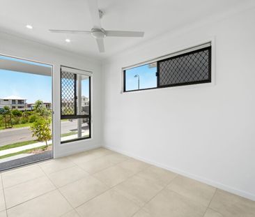 Brand-New 4 Bedroom Family Home in Whiterock Estate - Photo 4