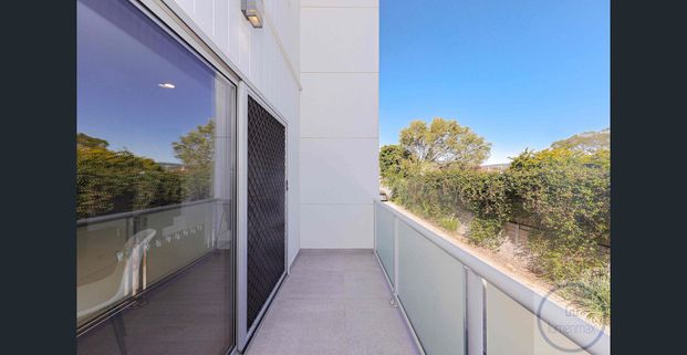 Modern 3 bedroom Townhouse Close to everything ! - Photo 1